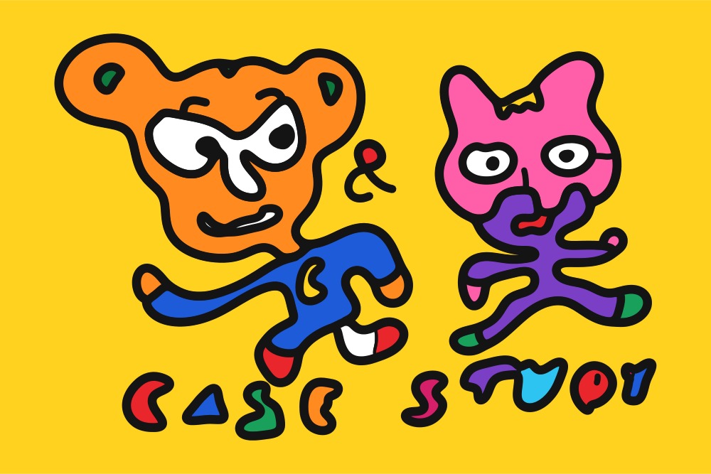 黄色い背景に、走る熊と猫とCASE STUDYの文字