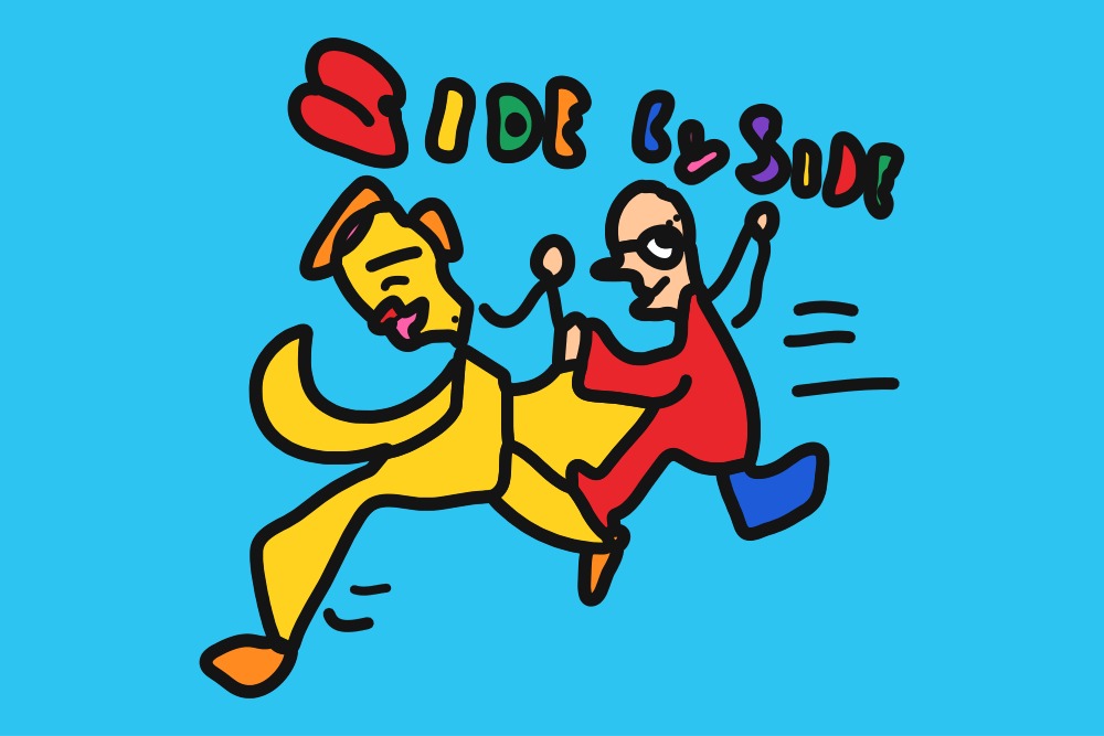「SIDE by SIDE」の文字と、手をつないで並んで走る犬と人の手描きの絵